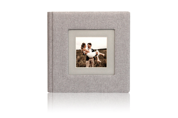 Преміум фотокнига з гравіруванням. Leonis Photobook